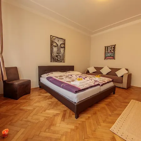 Bright 2 Bedroom At City Center *