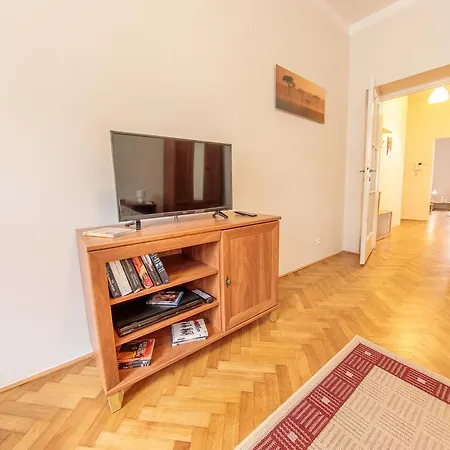 Bright 2 Bedroom At City Center Daire Prag