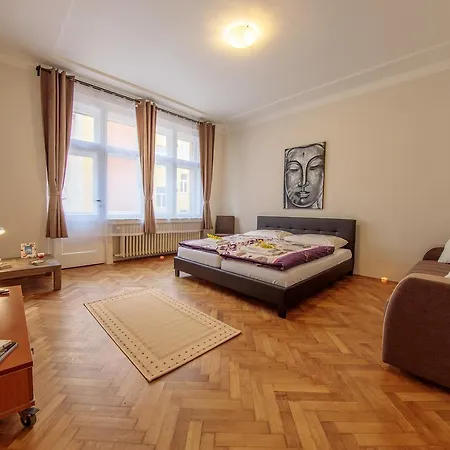 Daire Bright 2 Bedroom At City Center *