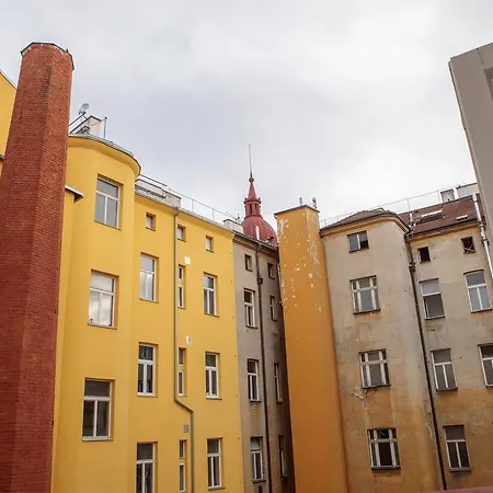 Bright 2 Bedroom At City Center
