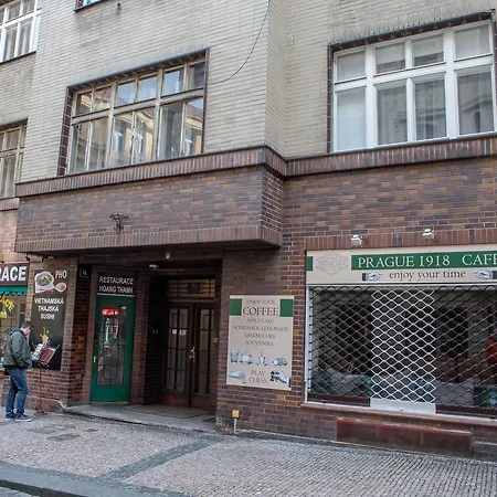 Bright 2 Bedroom At City Center Prag