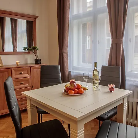 Bright 2 Bedroom At City Center *