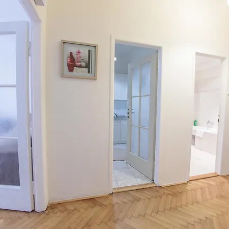 Bright 2 Bedroom At City Center * Prag