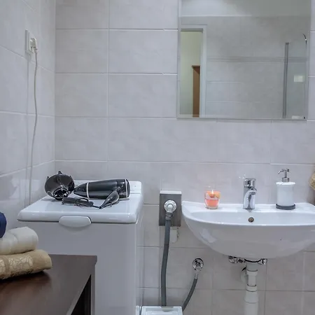 Bright 2 Bedroom At City Center Daire *