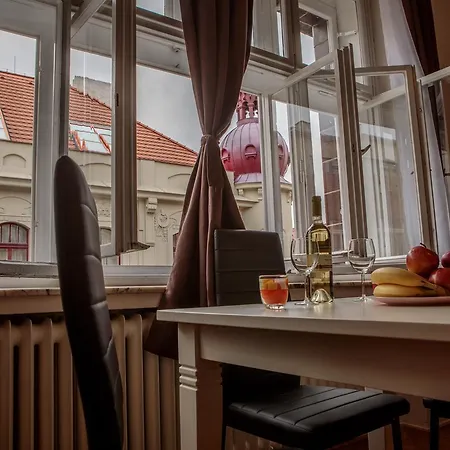 Bright 2 Bedroom At City Center *