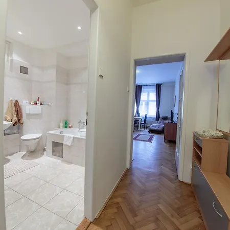 Daire Bright 2 Bedroom At City Center