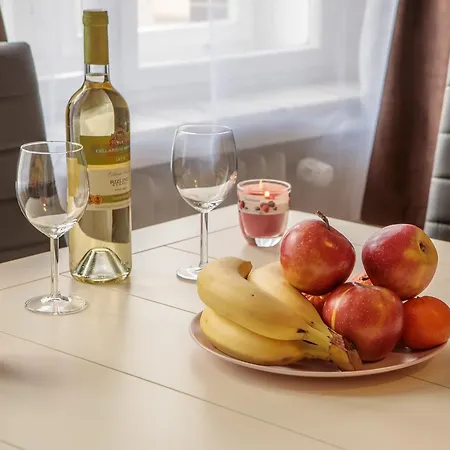 Daire Bright 2 Bedroom At City Center