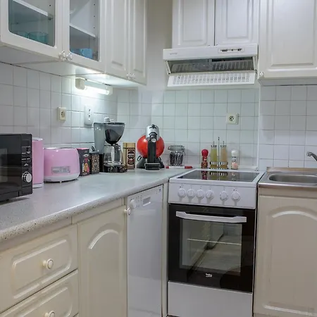 Daire Bright 2 Bedroom At City Center